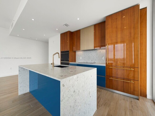 Building Photo - 2678 Tigertail Ave