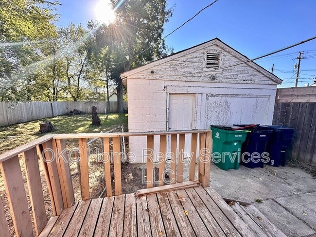 Building Photo - 2323 Towers Ct