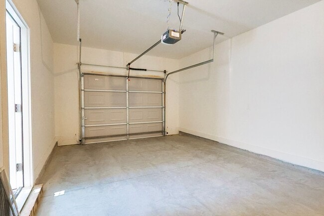 Building Photo - 570 Gov Treutlen Cir