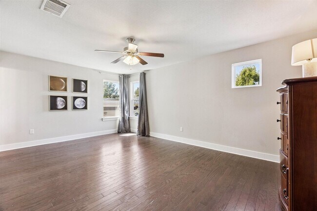 Building Photo - Modern 3-Bed, 2.5-Bath Home with Fenced Ya...