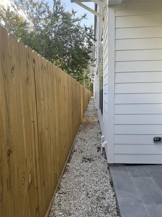 Building Photo - 540 Janisch Rd