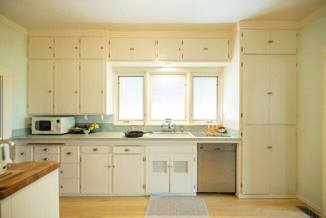Building Photo - 364 62nd St
