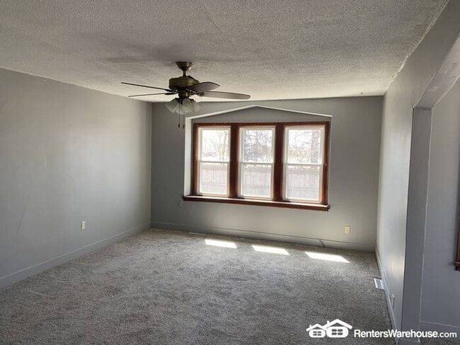 Building Photo - Beautifully Remodeled SFH in Plato Availab...