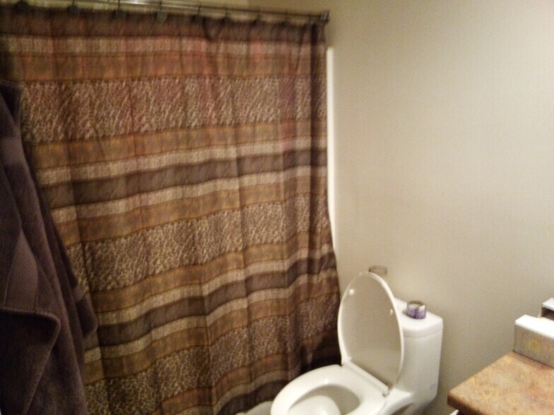 Building Photo - 233 Old Fort Rd