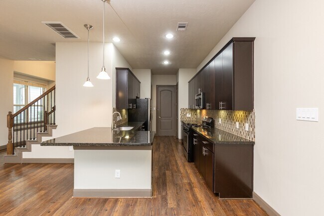 Building Photo - 87 Aventura Pl