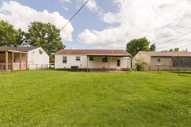 Building Photo - 2 Bed / 1 Bath in Tulsa! Ready Mid May!