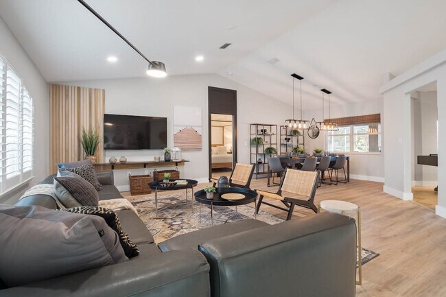 Building Photo - 6 Clinton Ct N