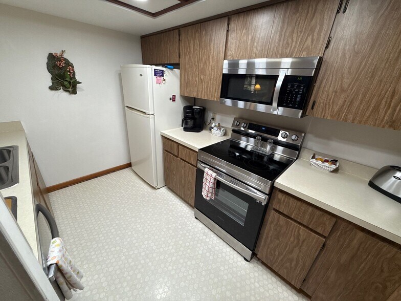 Building Photo - 117 Golfview Dr