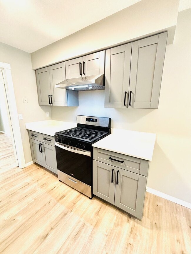 Building Photo - Newly Updated In Prime Apple Valley Neighborhood