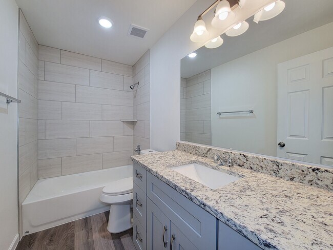 Building Photo - 413 S Market St