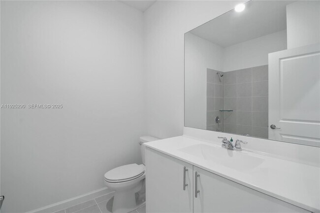 Building Photo - 2747 SE 25th Ave