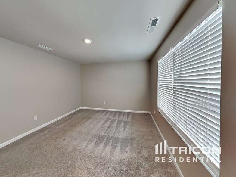 Building Photo - 127 Brentwood Dr
