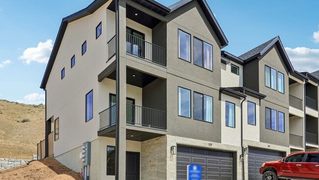 Building Photo - 513 E Levengrove Dr