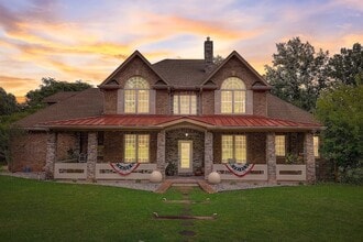 Building Photo - 8745 Old Charlotte Pike