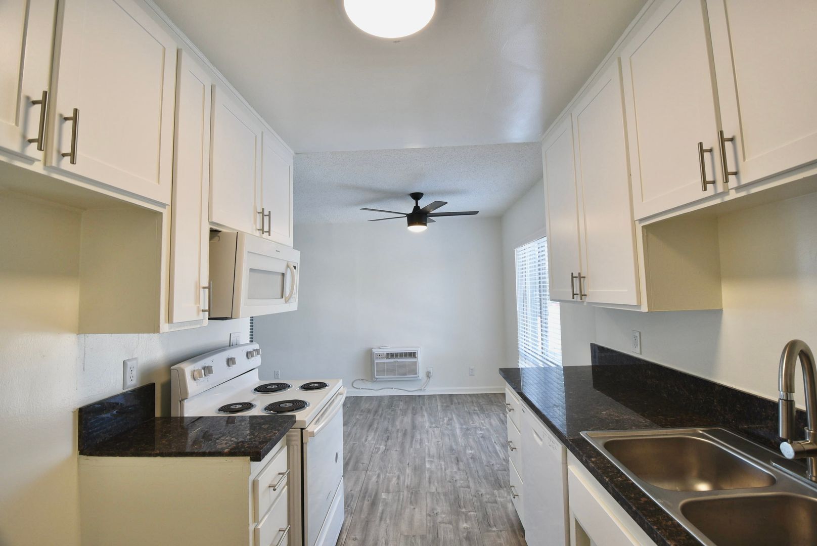 Building Photo - 12142 Burbank Blvd