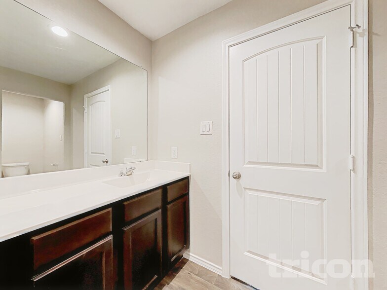 Building Photo - 414 Lance Trail