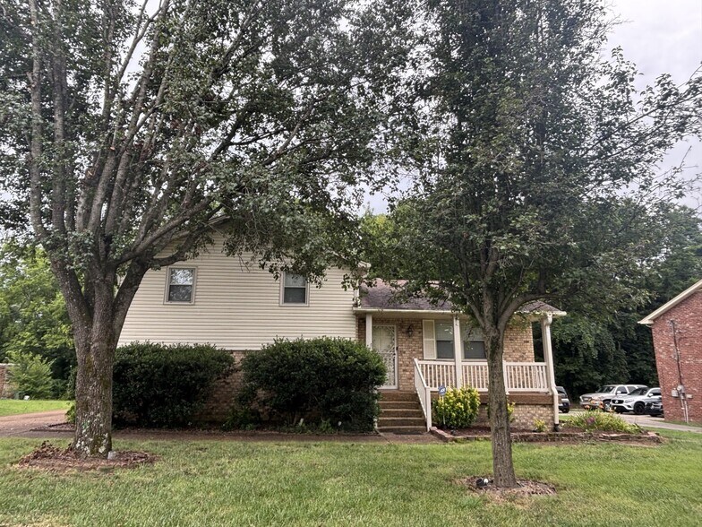 Building Photo - 3929 Creekway Ct