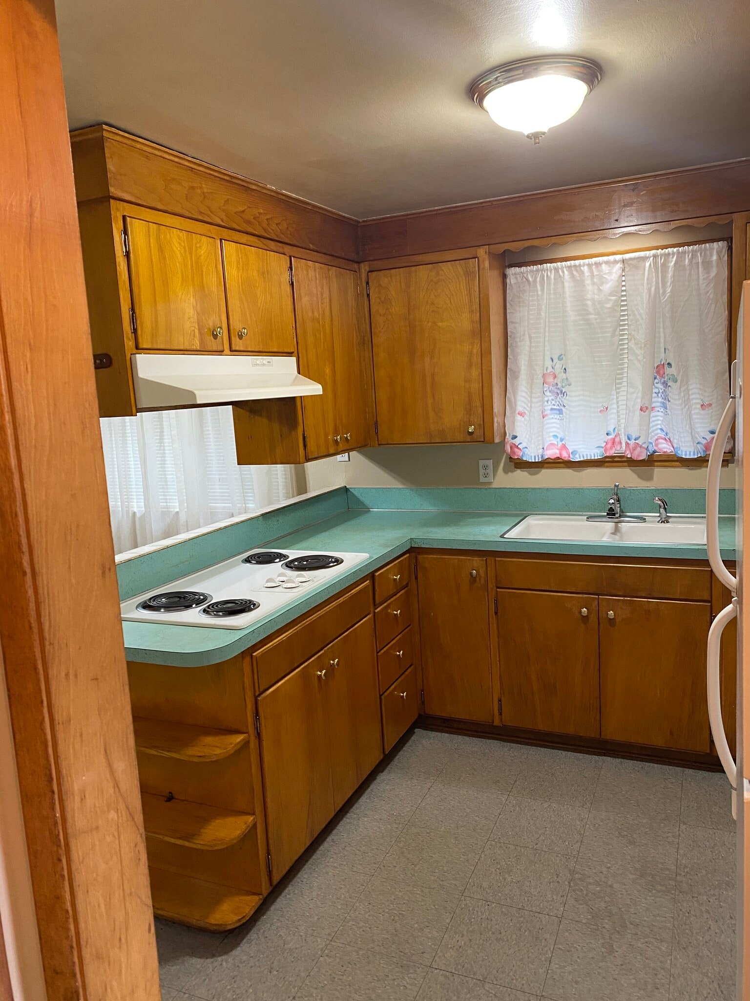 Building Photo - 238 S 70th St