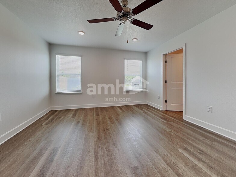 Building Photo - 16467 Cheyanne Ct