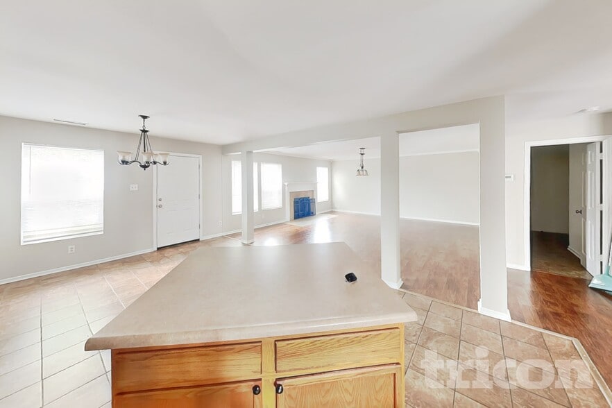 Building Photo - 3321 Hapsburg Way