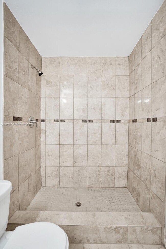 Building Photo - 3505 SW 12th Ct