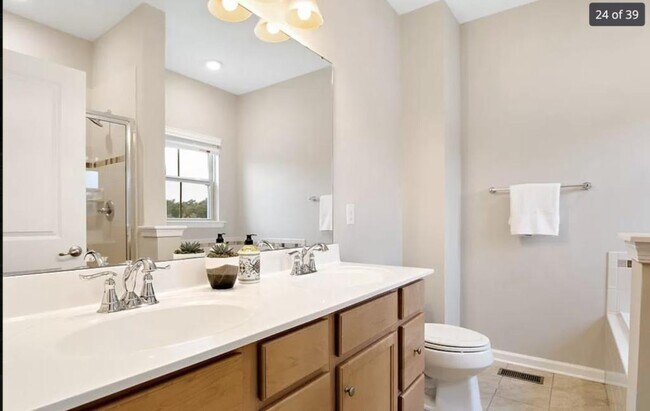 Building Photo - 16621 Gossamer Dr