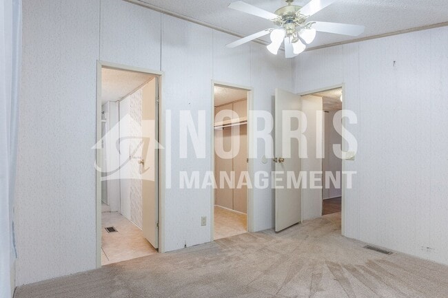 Building Photo - Great Location, Great Home with all Applia...