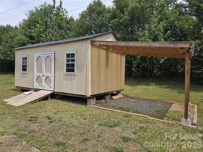 Building Photo - 123 Charleston Dr