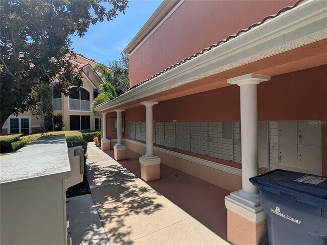 Building Photo - 4126 Central Sarasota Pkwy