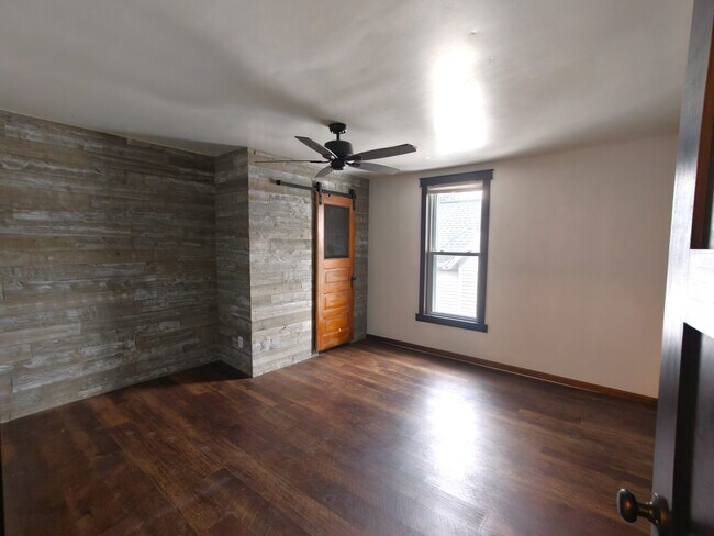 Building Photo - 1011 E Grand Ave