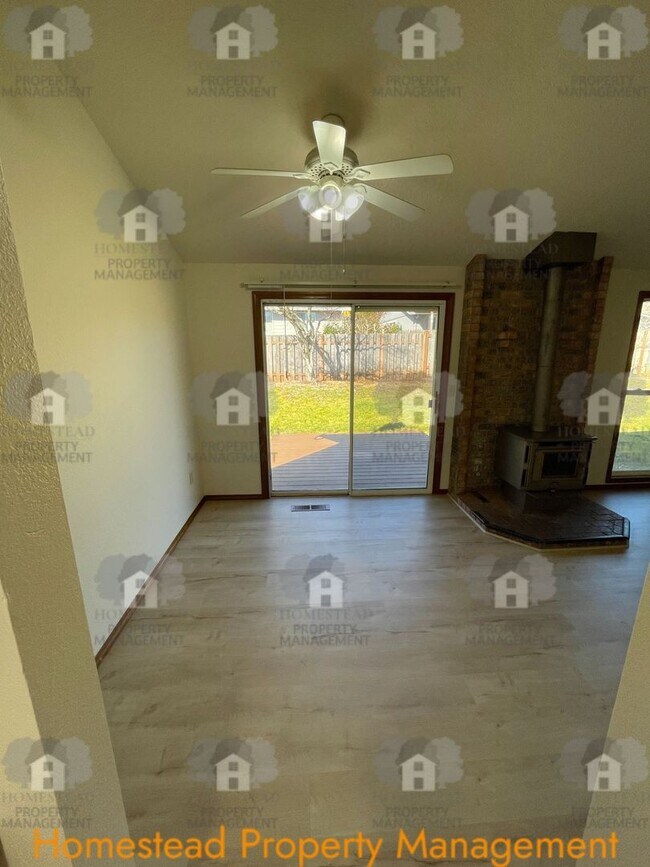 Building Photo - Homestead loves their tenants! 1/2 one months rent!