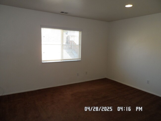 Building Photo - 3 Bedrooms, 2 1/2 Bathrooms, 2 Story, Loft...