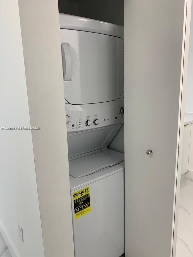 Building Photo - 185 SE 14th Terrace