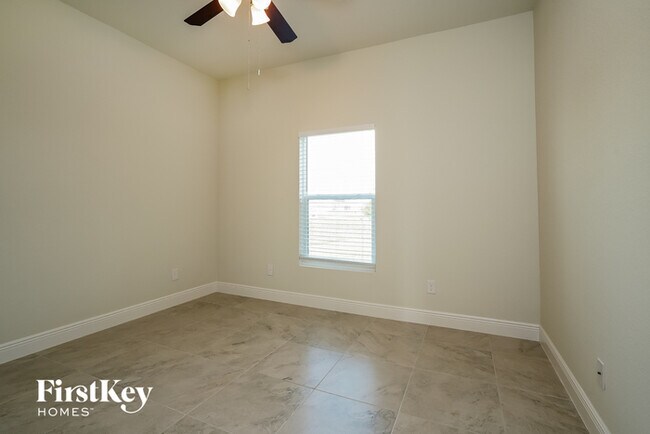 Building Photo - 1421 NW 11th Terrace