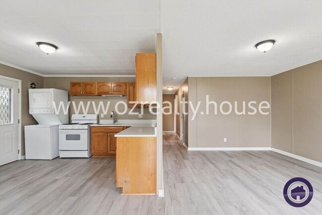 Building Photo - 617 Whitlock Ave