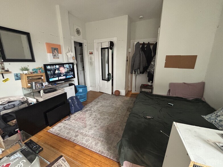 Building Photo - 16 Davis Ave