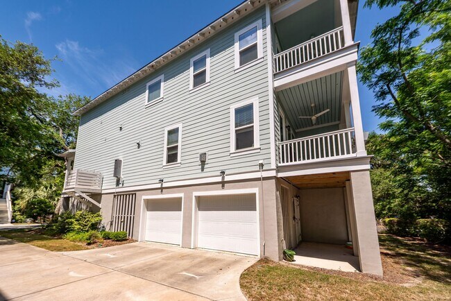 Building Photo - 3 Bedroom 3 Bath Single Family Home in Sab...