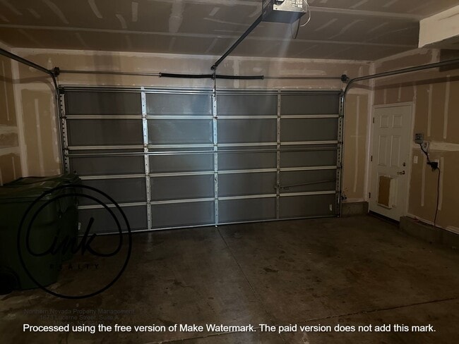 Building Photo - Cute townhome in Minden