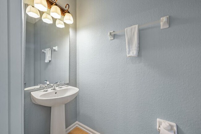 Building Photo - TH130 - Townhome near all major attractions