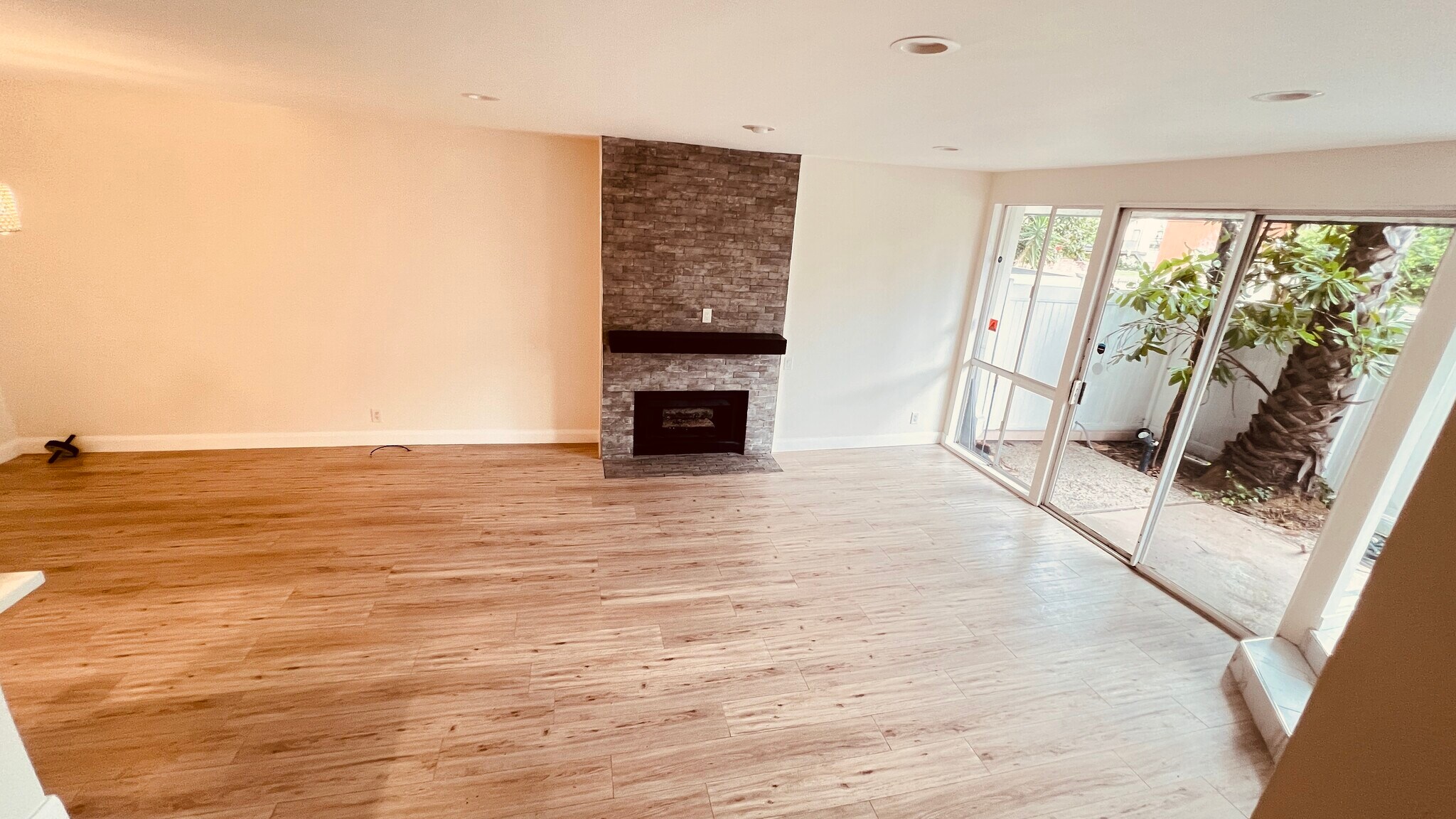 Building Photo - 17836 Magnolia Blvd