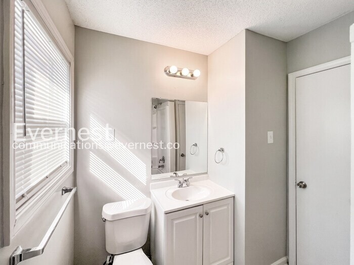 Building Photo - 8250 Chesterfield Dr