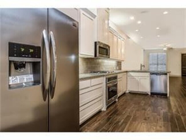 Building Photo - 7108 Mitchell Dr