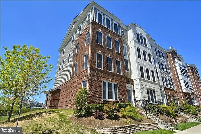 Primary Photo - 2325 Brookmoor Ln