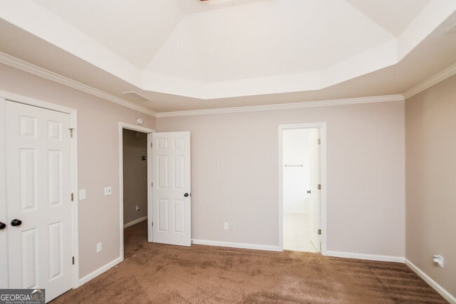 Building Photo - 1042 Whispering Woods Dr