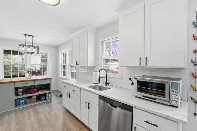 Building Photo - Updated 4BR Home with Finished Basement Minutes to Glenmont Metro!