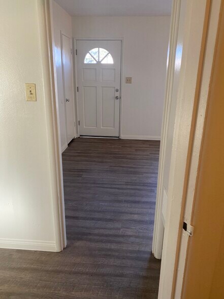 Building Photo - 309 Griffiths St