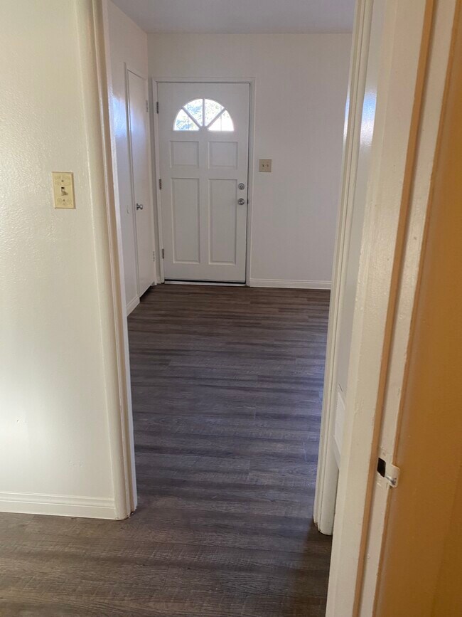 Building Photo - 309 Griffiths St