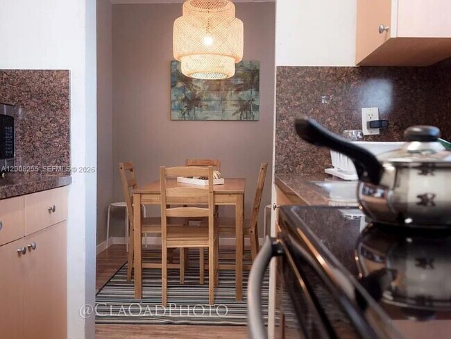 Building Photo - 375 SW 19th Ave