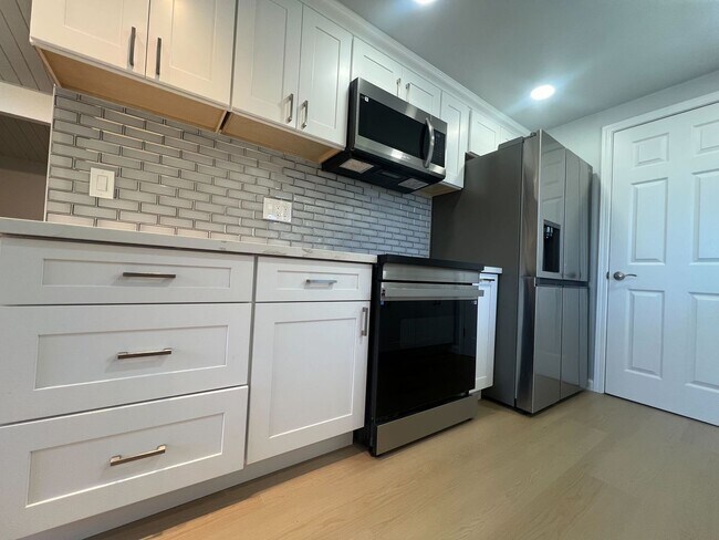 Building Photo - 831 Sinex Ave