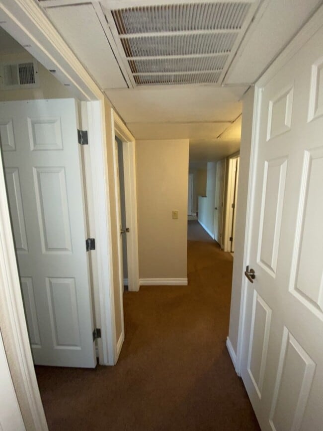 Building Photo - 3 Bedroom 2 bath condo located on second floor.